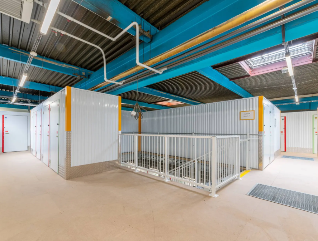 Centre de self-stockage Kostok Osny proche Cergy avec box de stockage sécurisés accessibles en autonomie