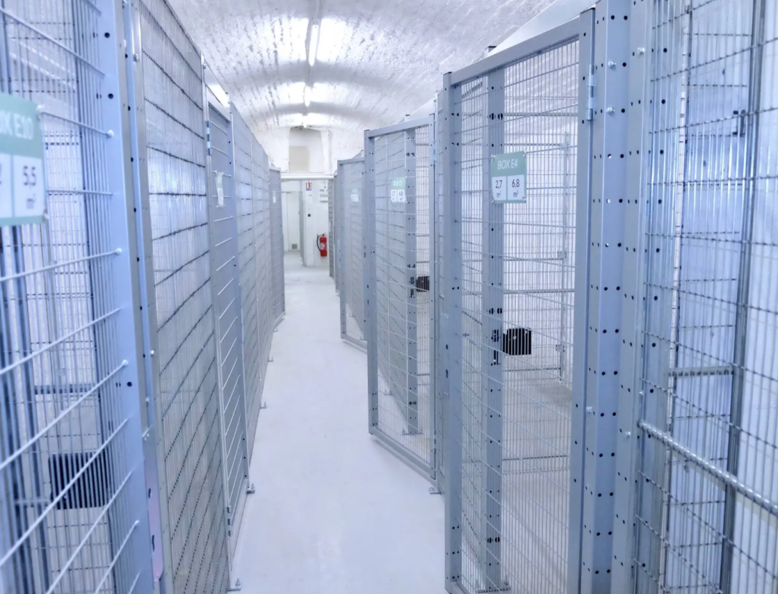Centre de self-stockage Kostok Paris Paradis Hauteville avec box de stockage sécurisés accessibles en autonomie