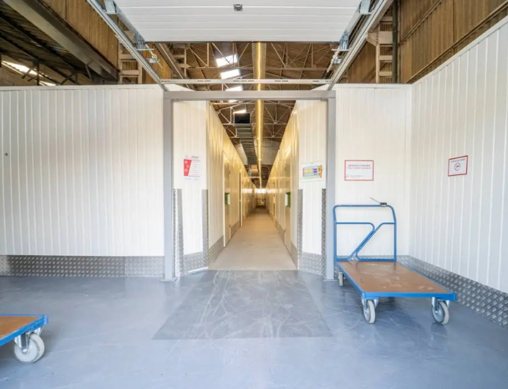 Centre de self-stockage Kostok Pommeret proche Saint-Brieuc avec box de stockage sécurisés accessibles en autonomie