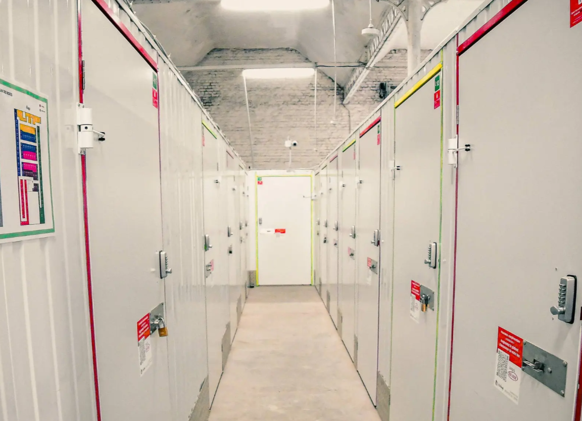 Centre de self-stockage Kostok Roubaix avec box de stockage sécurisés accessibles en autonomie