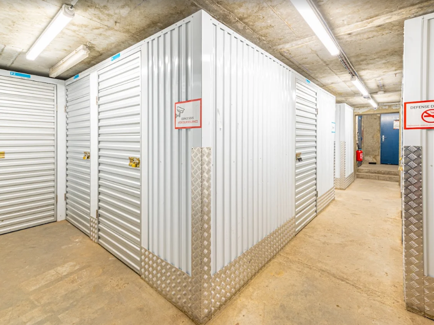 Centre de self-stockage Kostok Vitry-sur-Seine proche Paris avec box de stockage sécurisés accessibles en autonomie